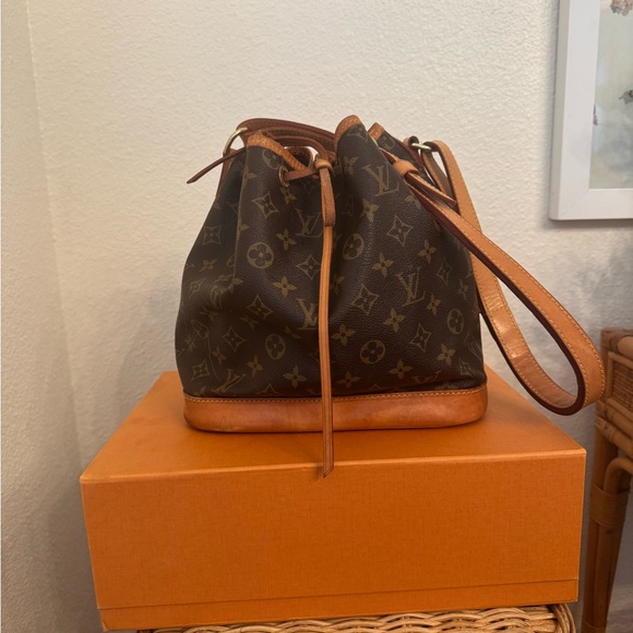 Louis Vuitton Petite Noe Bag - Picture 2 of 11